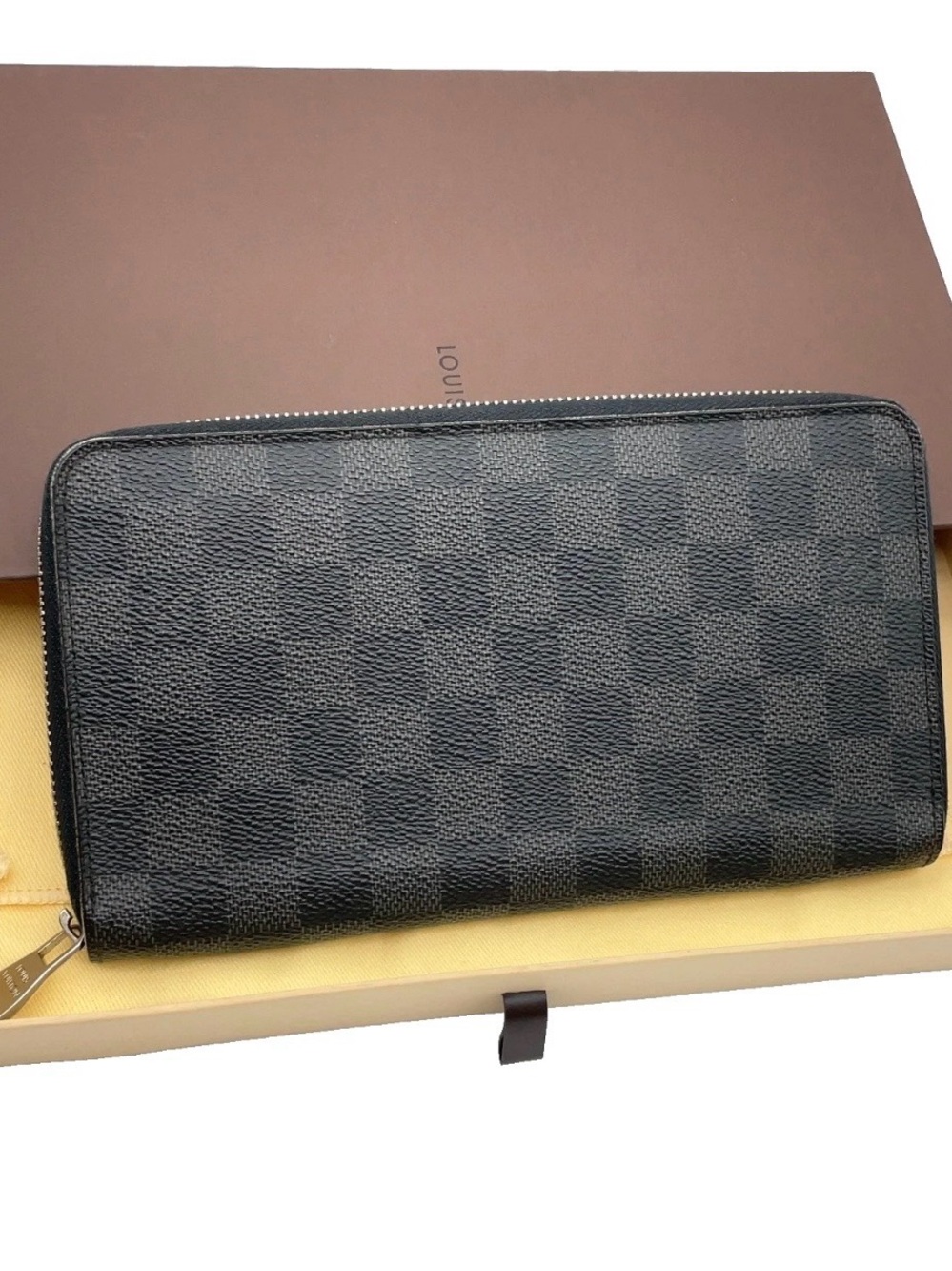 Auth Louis Vuitton Damier Graphite
Organizer Zippy Wallet